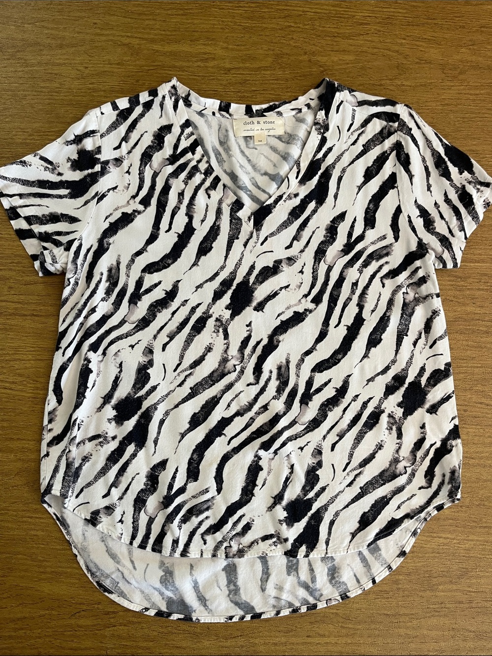 cloth & stone Black and White Zebra-Stripe V-Neck Short Sleeve Top, Size M